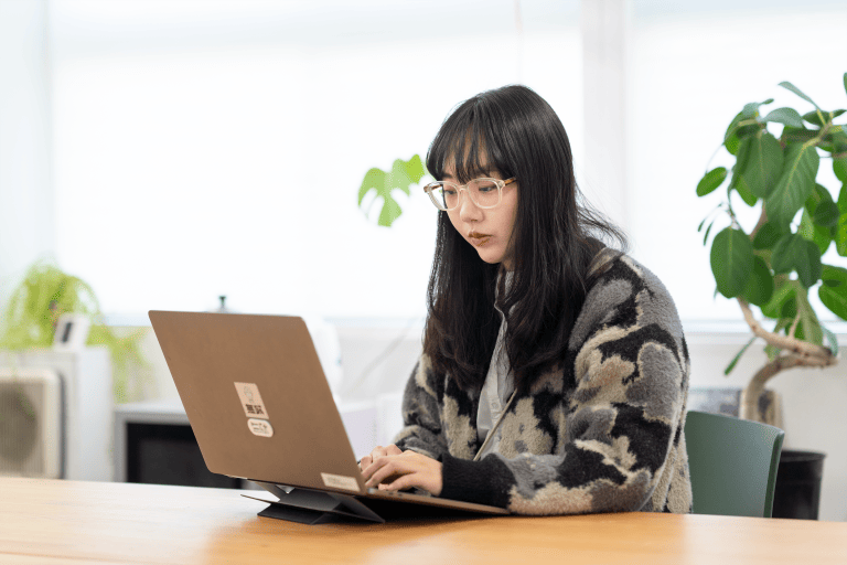 藤原マーシュ まぬけのセンパイ第二回「藤原麻里菜さん」｜まぬけは愛だ。｜BESS